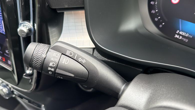 Volvo XC40 2.0 B3P Plus Dark 5dr Auto Petrol Estate